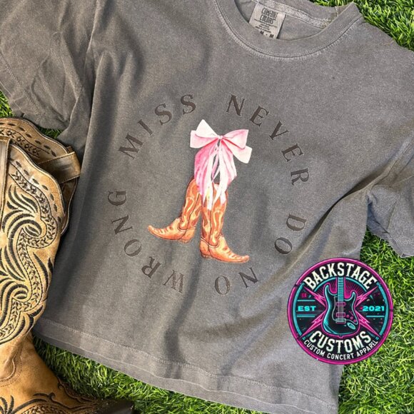 🎀CLOSE OUT |  Miss Never Do No Wrong Cropped Comfort Colors Tee - Picture 1 of 6